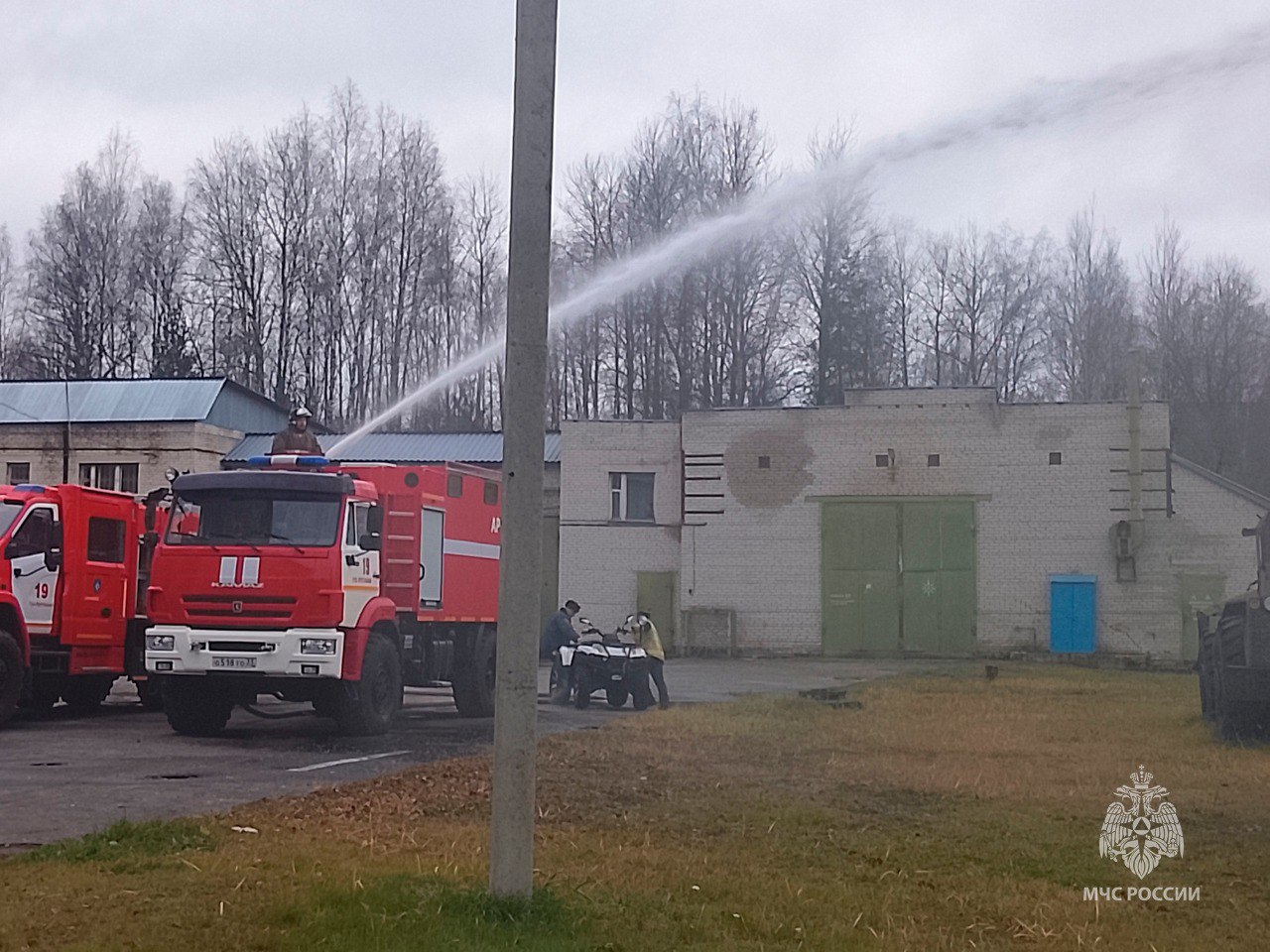 Школьники города Гусь-Хрустального побывали в гостях у огнеборцев Школьники города Гусь-Хрустального побывали в гостях у огнеборцев