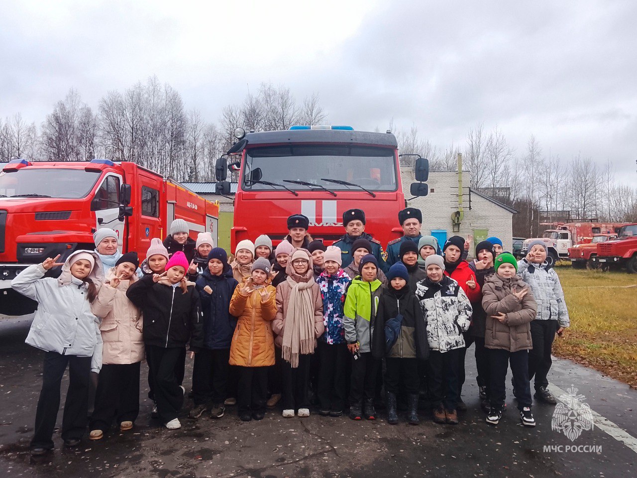 Школьники города Гусь-Хрустального побывали в гостях у огнеборцев