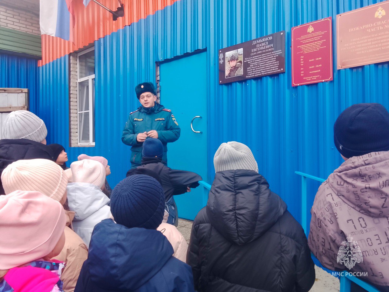 Школьники города Гусь-Хрустального побывали в гостях у огнеборцев Школьники города Гусь-Хрустального побывали в гостях у огнеборцев