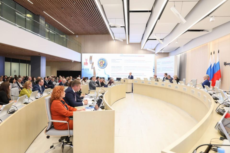 Модератором практического блока семинара-совещания, посвященного организации работы окружных избирательных комиссий, выступил Николай Булаев: