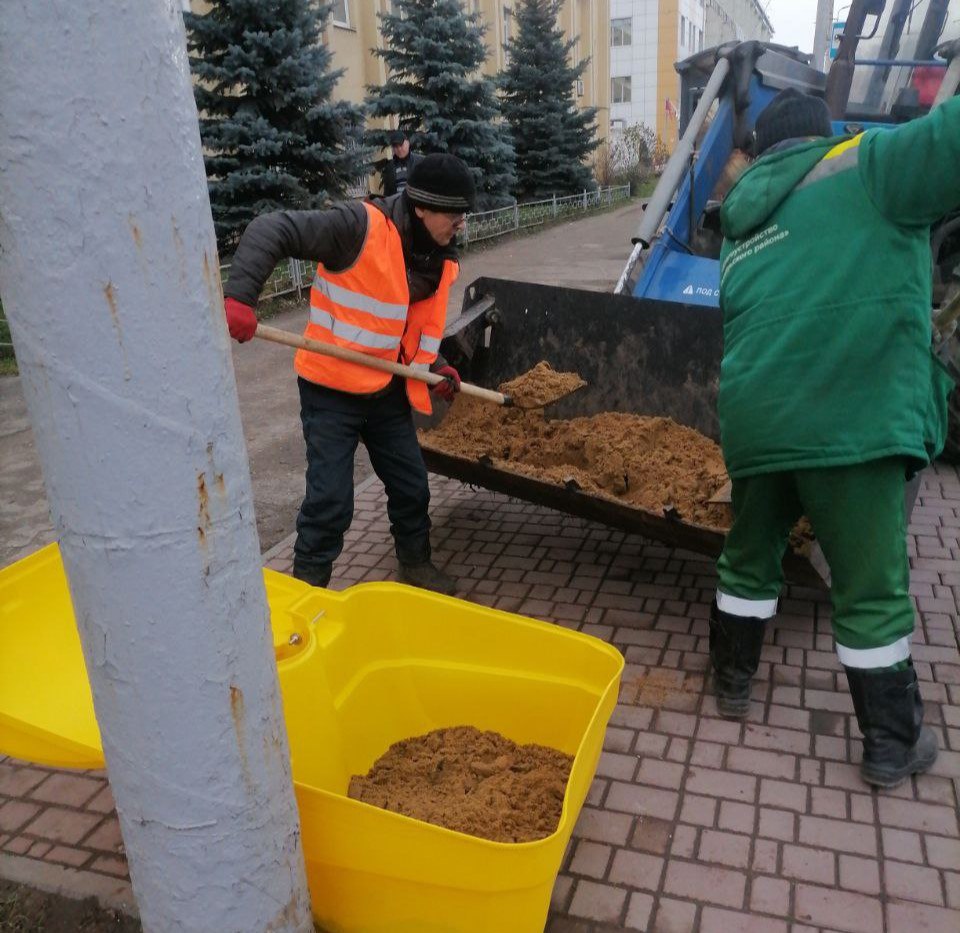 230 контейнеров с песко-соляной смесью поставят на остановках Владимира 230 контейнеров с песко-соляной смесью поставят на остановках Владимира