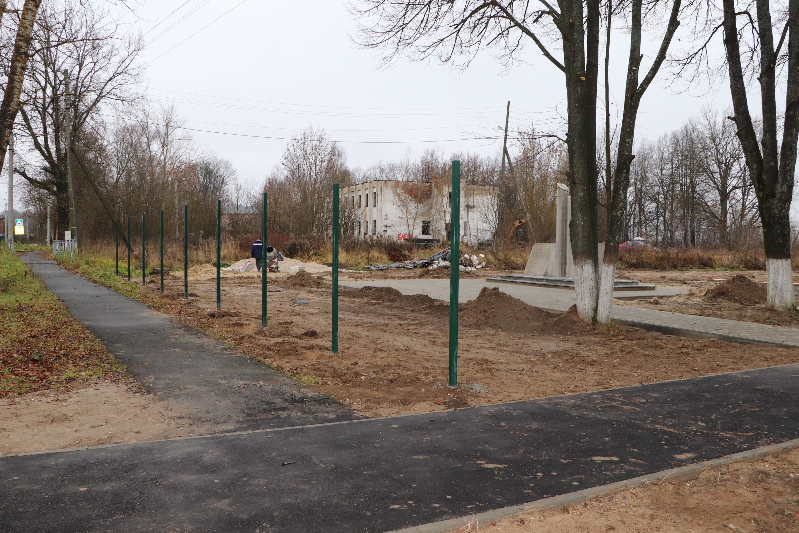 В селе Второво Камешковского района благоустраивают территорию возле Дома культуры В селе Второво Камешковского района благоустраивают территорию возле Дома культуры