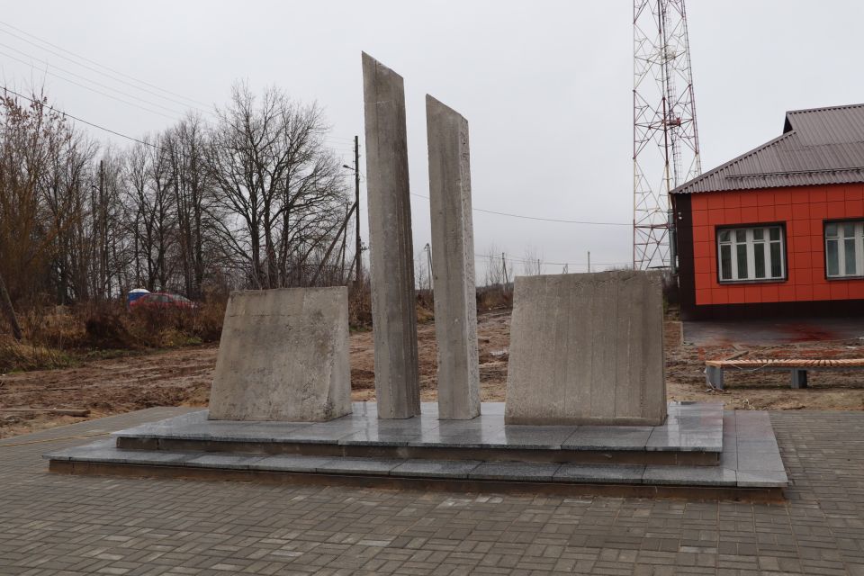 В селе Второво Камешковского района благоустраивают территорию возле Дома культуры