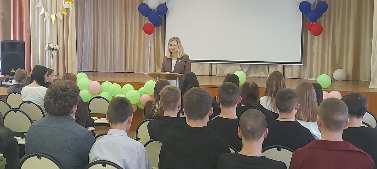 . В Красной Горбатке помощник прокурора района Ольга Хохлова рассказала школьникам об опасностях, которые их могут подстерегать в сети Интернет Помощник прокурора Селивановского района Ольгой Хохлова в рамках работы по... . В Красной Горбатке помощник прокурора района Ольга Хохлова рассказала школьникам об опасностях, которые их могут подстерегать в сети Интернет Помощник прокурора Селивановского района Ольгой Хохлова в рамках работы по...