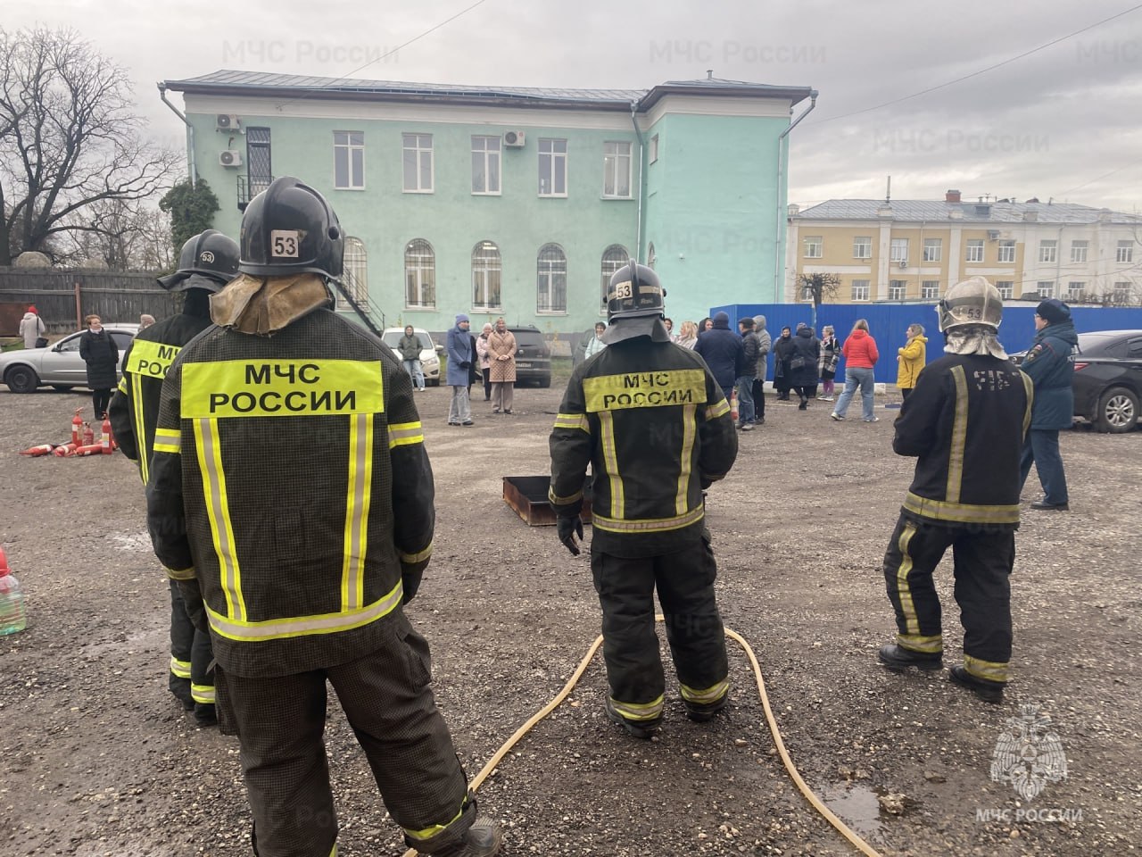 Сотрудники МЧС России проводят практические занятия с работниками Владимиро-Суздальского музея-заповедника Сотрудники МЧС России проводят практические занятия с работниками Владимиро-Суздальского музея-заповедника