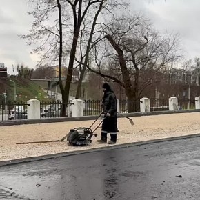 Новая парковка у больницы «Красный крест» вместит более 30 машин