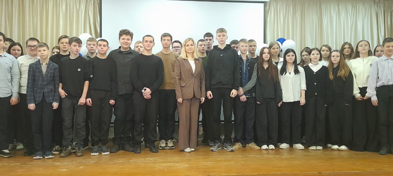 . В Красной Горбатке помощник прокурора района Ольга Хохлова рассказала школьникам об опасностях, которые их могут подстерегать в сети Интернет Помощник прокурора Селивановского района Ольгой Хохлова в рамках работы по...