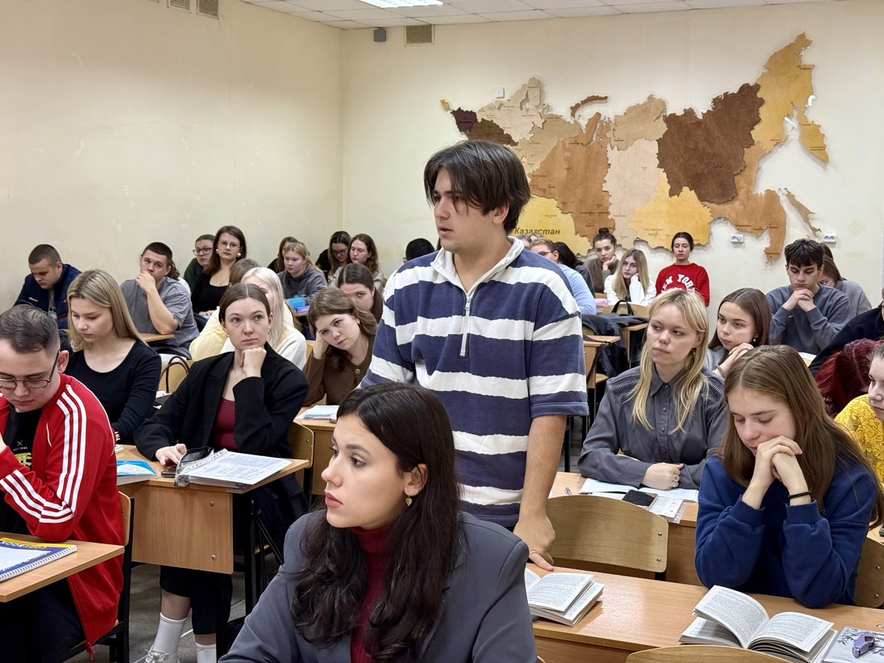 . Исполняющий обязанности Владимирского природоохранного прокурора Иван Дмитриев встретился со студентами юридического института ВлГУ Исполняющий обязанности природоохранного прокурора Иван Дмитриев провел встречу со... . Исполняющий обязанности Владимирского природоохранного прокурора Иван Дмитриев встретился со студентами юридического института ВлГУ Исполняющий обязанности природоохранного прокурора Иван Дмитриев провел встречу со...