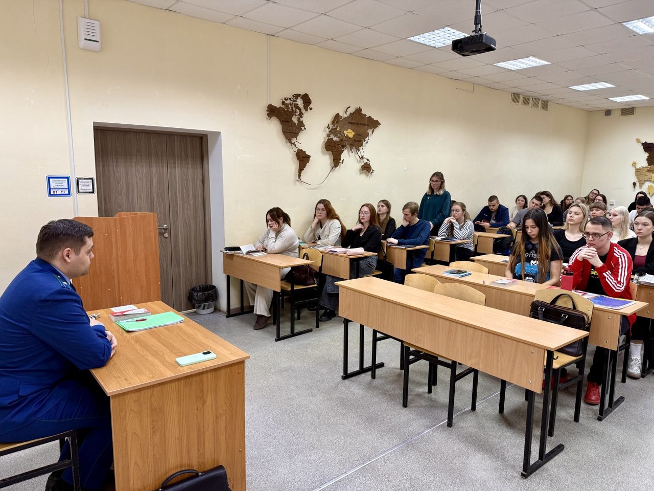 . Исполняющий обязанности Владимирского природоохранного прокурора Иван Дмитриев встретился со студентами юридического института ВлГУ Исполняющий обязанности природоохранного прокурора Иван Дмитриев провел встречу со... . Исполняющий обязанности Владимирского природоохранного прокурора Иван Дмитриев встретился со студентами юридического института ВлГУ Исполняющий обязанности природоохранного прокурора Иван Дмитриев провел встречу со...