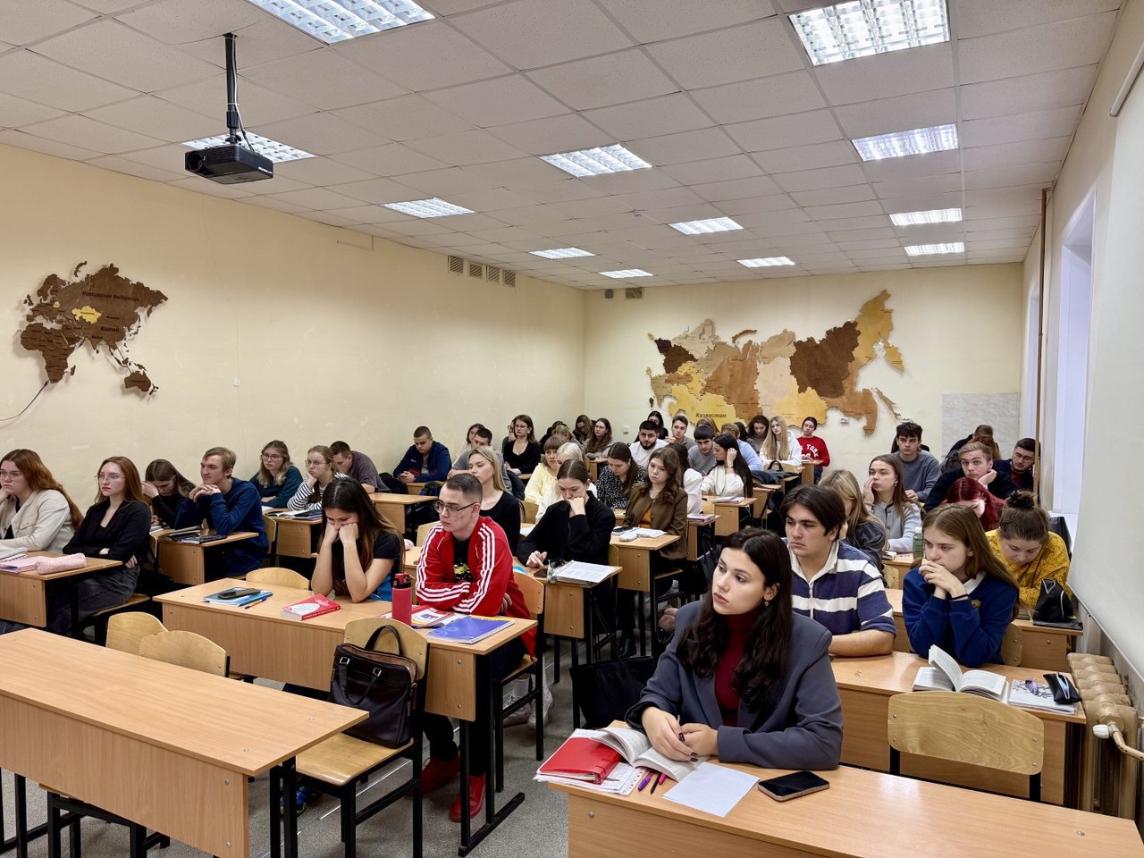 . Исполняющий обязанности Владимирского природоохранного прокурора Иван Дмитриев встретился со студентами юридического института ВлГУ Исполняющий обязанности природоохранного прокурора Иван Дмитриев провел встречу со... . Исполняющий обязанности Владимирского природоохранного прокурора Иван Дмитриев встретился со студентами юридического института ВлГУ Исполняющий обязанности природоохранного прокурора Иван Дмитриев провел встречу со...