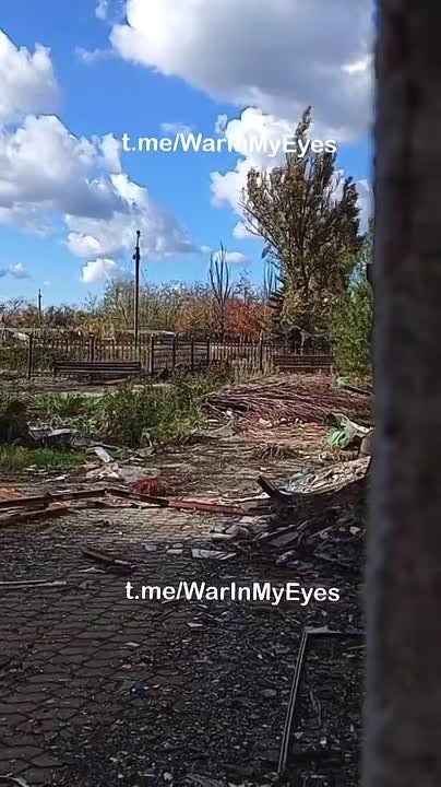 Красноармейск (укр. Покровск) Опубликовано видео, снятое военкором в окрестностях Свято-Владимирского Храма в мкрн