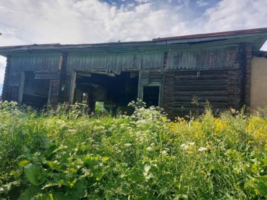 В Суздальском районе прокуратура добивается ограждения заброшенного здания