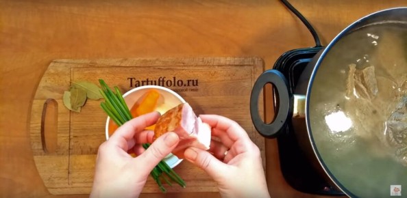 Завораживающее заливное: Мясной торт «Леший» для новогоднего стола