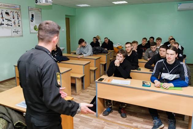 Владимирских студентов приглашают служить по контракту на подшефные корабли ЧФ