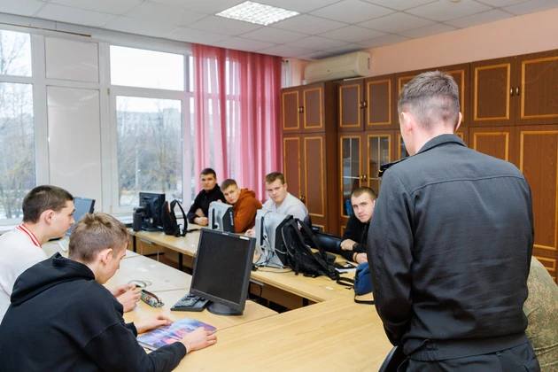 Владимирских студентов приглашают служить по контракту на подшефные корабли ЧФ Владимирских студентов приглашают служить по контракту на подшефные корабли ЧФ