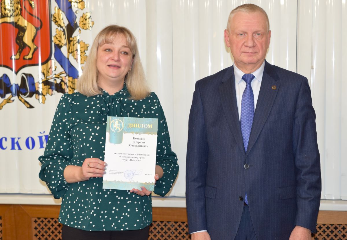 «В жизни есть много вещей, которые нас разъединяют, но всегда надо находить то, что объединяет. И я хочу, чтобы вы всегда помнили, что вы принадлежите одной команде – Юридического института ВлГУ. Когда мы вместе – мы всегда... «В жизни есть много вещей, которые нас разъединяют, но всегда надо находить то, что объединяет. И я хочу, чтобы вы всегда помнили, что вы принадлежите одной команде – Юридического института ВлГУ. Когда мы вместе – мы всегда...