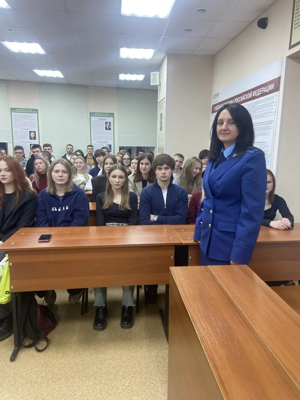 . Студенты Владимирского филиала РАНХиГС познакомились с деятельностью государственного обвинителя на примере реального судебного процесса Студенты Владимирского филиала РАНХиГС получили возможность наблюдения за реальным...