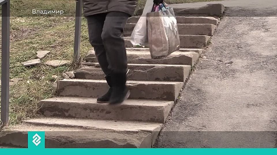 Жители высоток на Содышке уже 3 года мучаются из-за аварийного состояния лестницы и крутого пандуса