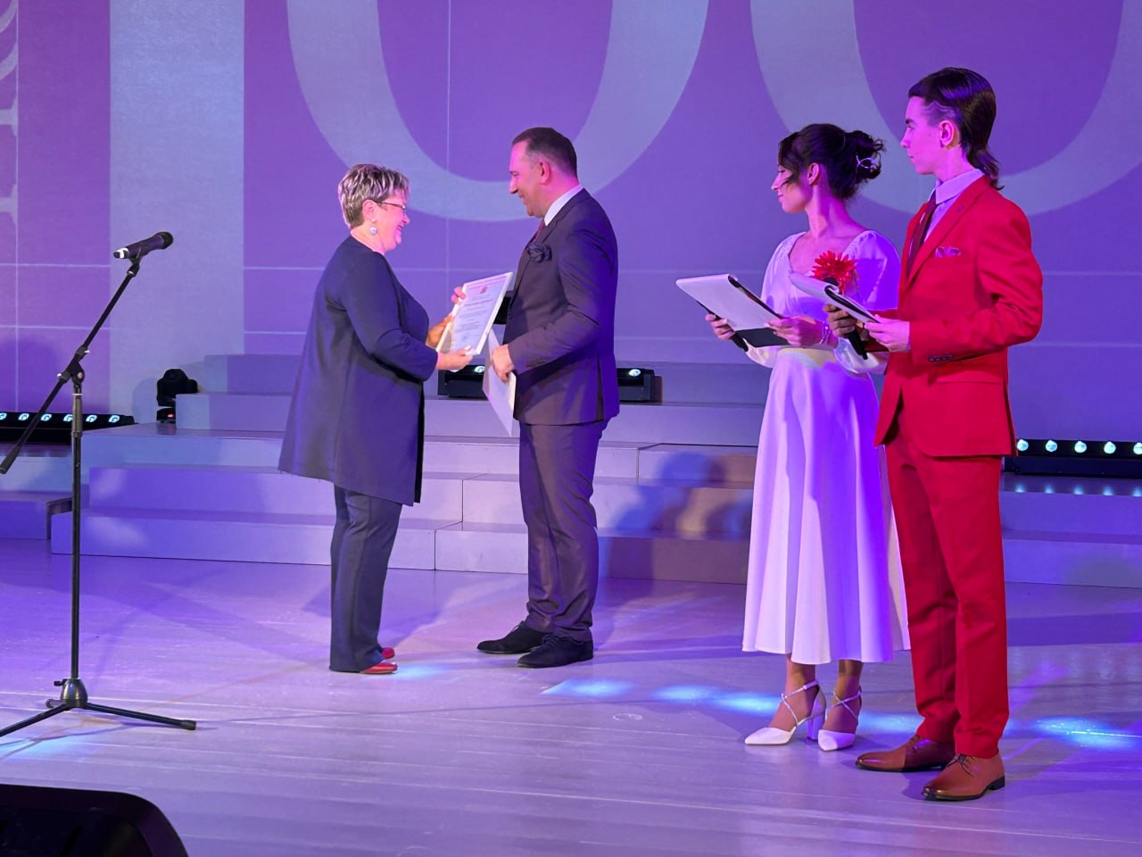 Век искусства, творчества и незабываемых моментов! Поздравляем Дом культуры мкр Век искусства, творчества и незабываемых моментов! Поздравляем Дом культуры мкр