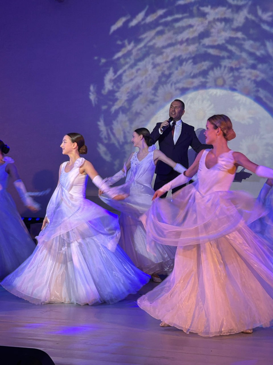 Век искусства, творчества и незабываемых моментов! Поздравляем Дом культуры мкр Век искусства, творчества и незабываемых моментов! Поздравляем Дом культуры мкр