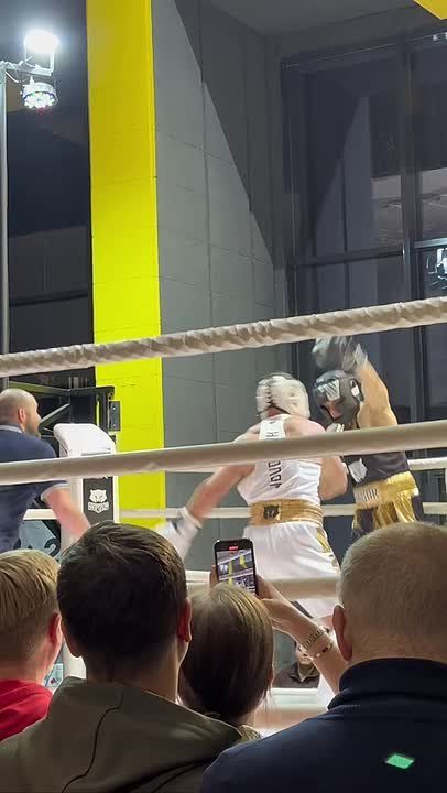 Во Владимире прошел первый «Бокс Квартирник»