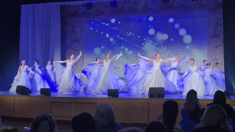 Прямо сейчас в Центре культуры и искусства на Соборной проходит торжественное мероприятие, посвященное Дню матери