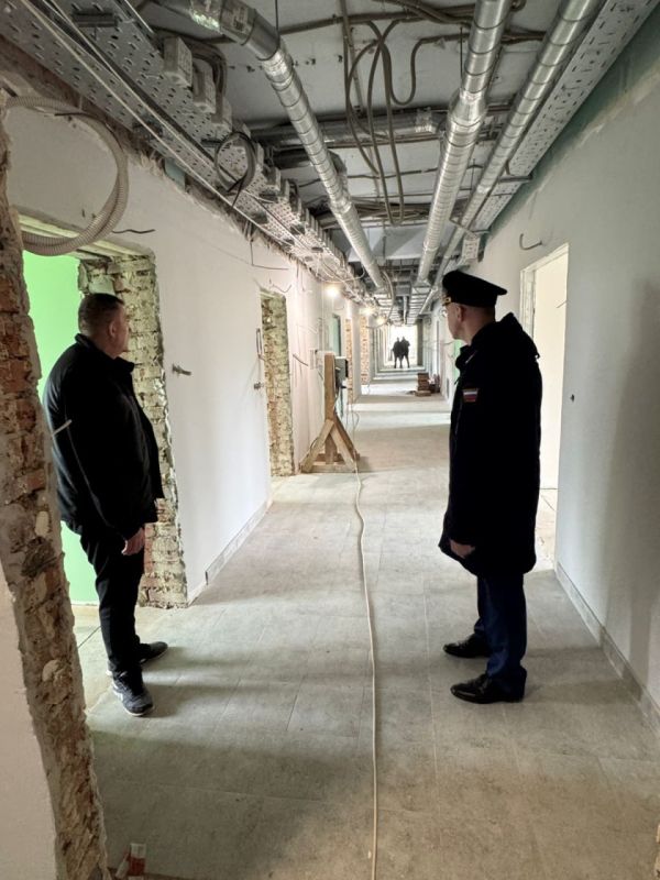 В Собинке прокуратура контролирует завершение капитального ремонта стационарного лечебного корпуса Собинской районной больницы
