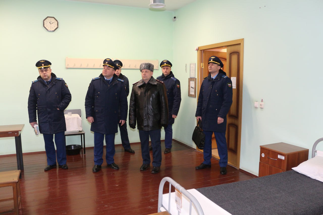 Заместитель прокурора области Антон Жуков провел проверку в мужской колонии общего режима в Вязниках Заместитель прокурора области Антон Жуков провел проверку в мужской колонии общего режима в Вязниках