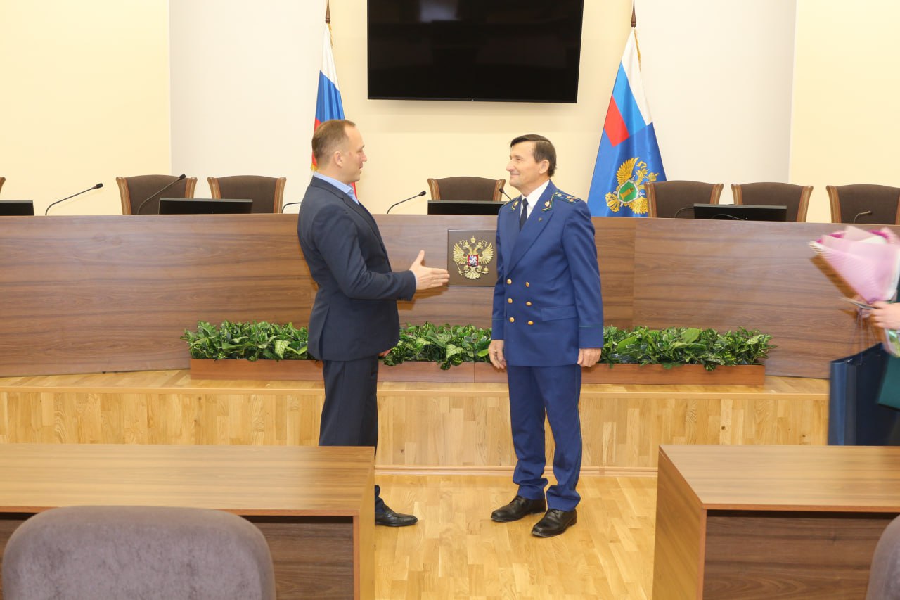 . Прокурор области Иван Грибов поздравил ветерана надзорного ведомства с юбилеем В прокуратуре области состоялось торжественное собрание, посвященное 70-летнему юбилею ветерана надзорного ведомства Александра Ивановича... . Прокурор области Иван Грибов поздравил ветерана надзорного ведомства с юбилеем В прокуратуре области состоялось торжественное собрание, посвященное 70-летнему юбилею ветерана надзорного ведомства Александра Ивановича...