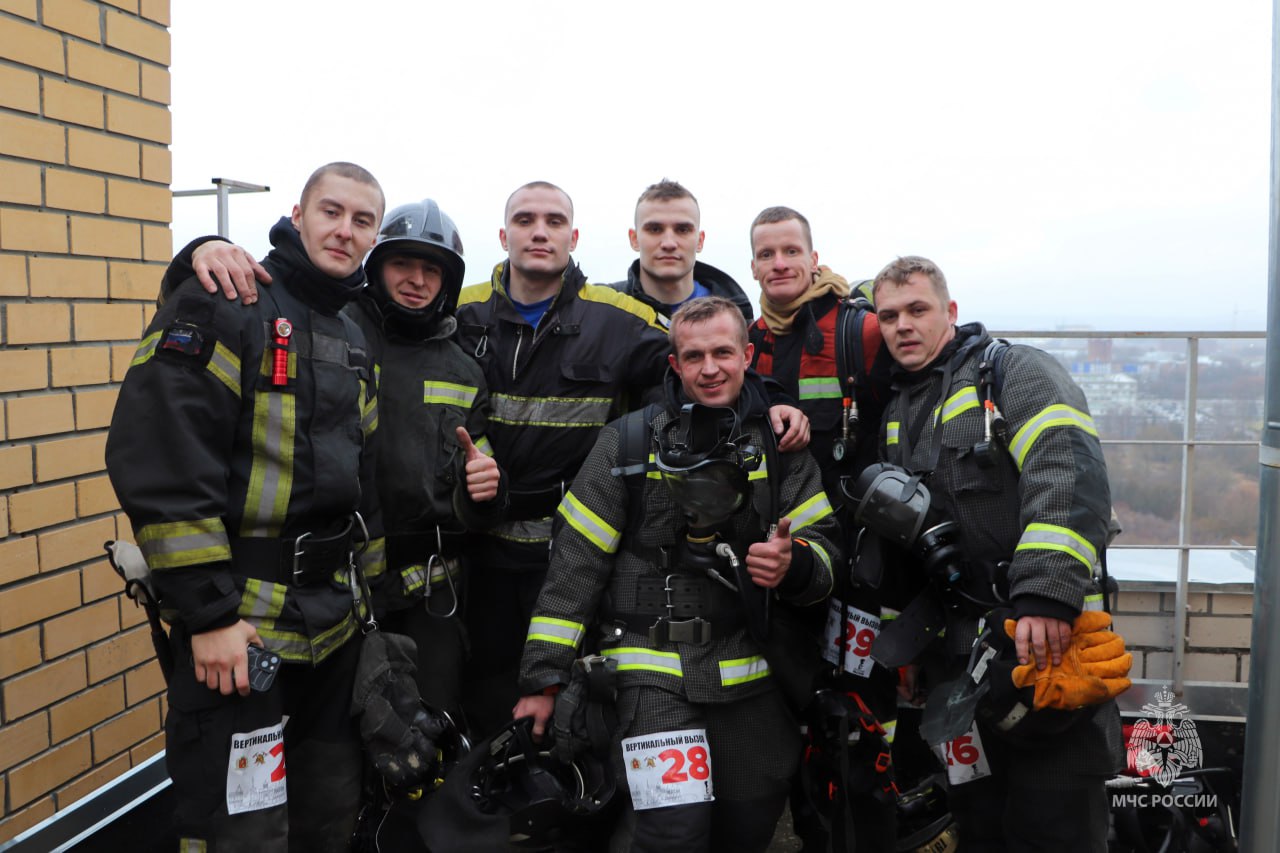 В этом году соревнования по скоростному подъёму «Вертикальный вызов» посвятили 35-летнему юбилею МЧС России В этом году соревнования по скоростному подъёму «Вертикальный вызов» посвятили 35-летнему юбилею МЧС России