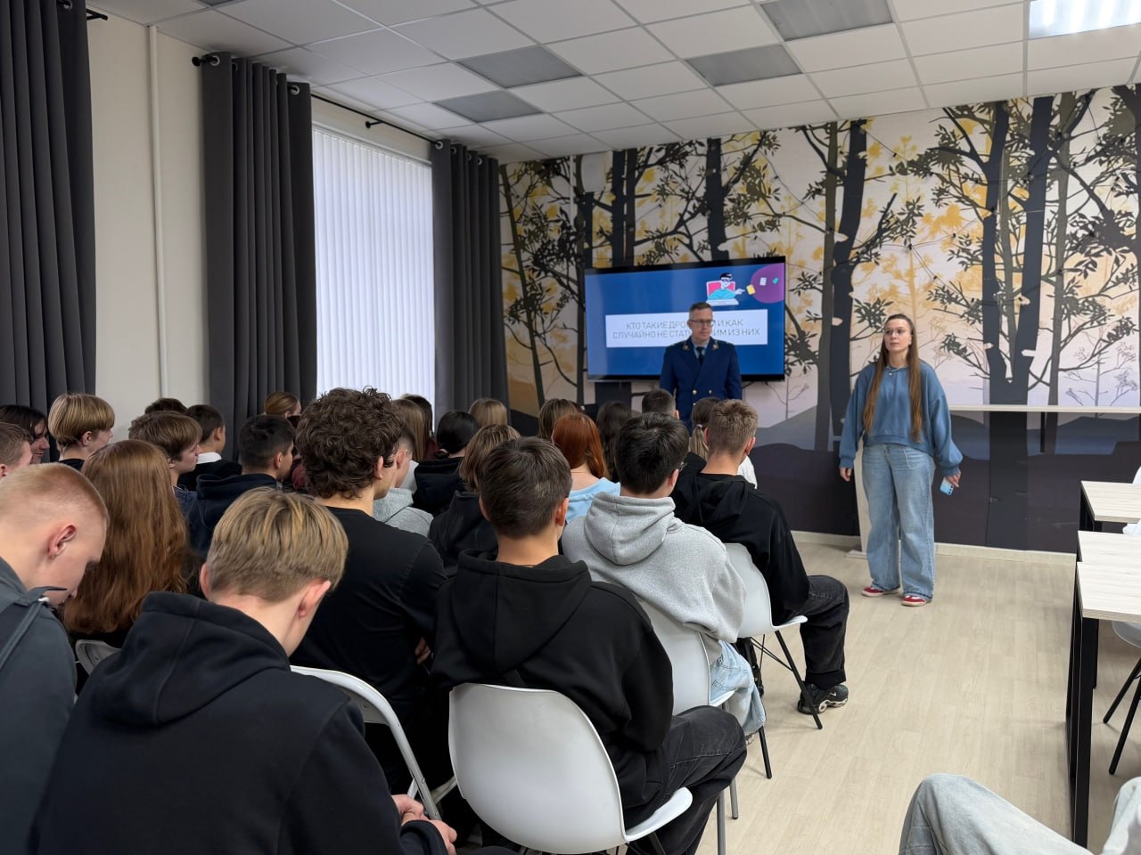 . Старший помощник прокурора Судогодского района Николай Шальнов рассказал учащимся Муромцевского лесотехнического техникума о безопасном общении в сети Интернет С целью профилактики правонарушений и преступлений... . Старший помощник прокурора Судогодского района Николай Шальнов рассказал учащимся Муромцевского лесотехнического техникума о безопасном общении в сети Интернет С целью профилактики правонарушений и преступлений...