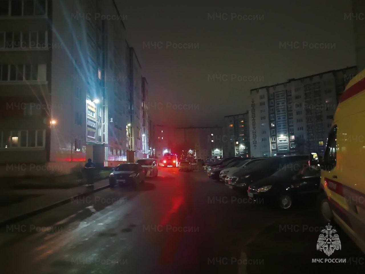 Сотрудники МЧС России спасли 4 человек на пожаре в Коврове Сотрудники МЧС России спасли 4 человек на пожаре в Коврове