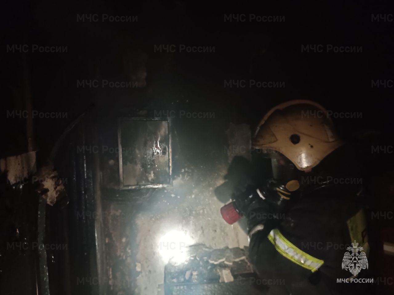 Сотрудники МЧС России спасли 4 человек на пожаре в Коврове