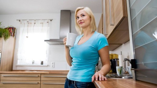 Смело крутите томаты через мясорубку: стены и пол будут чистыми благодаря одной хитрости