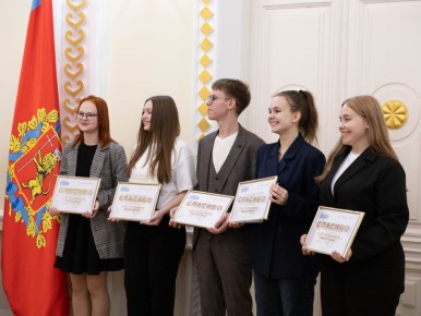 Больше добрых сердец. В Доме Дружбы министр молодёжной политики Елена Янина наградила победителей регионального этапа премии #МыВместе и волонтёров Всероссийского детского турслёта