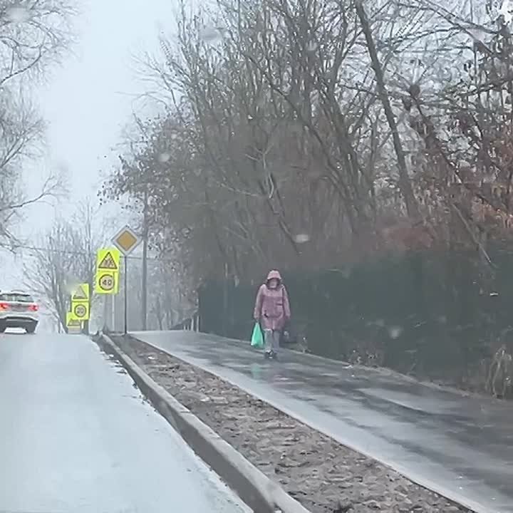 К школе № 11 во Владимире обновили тротуары и дорогу