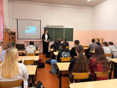 . В Меленках помощник прокурора района Евгения Назарова обсудила со школьниками проблемы наркомании С целью профилактики употребления несовершеннолетними наркотических средств помощник прокурора Меленковского района Евгения...