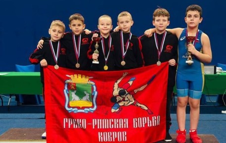 Ковровские борцы завоевали 6 медалей на турнире в Серпухове