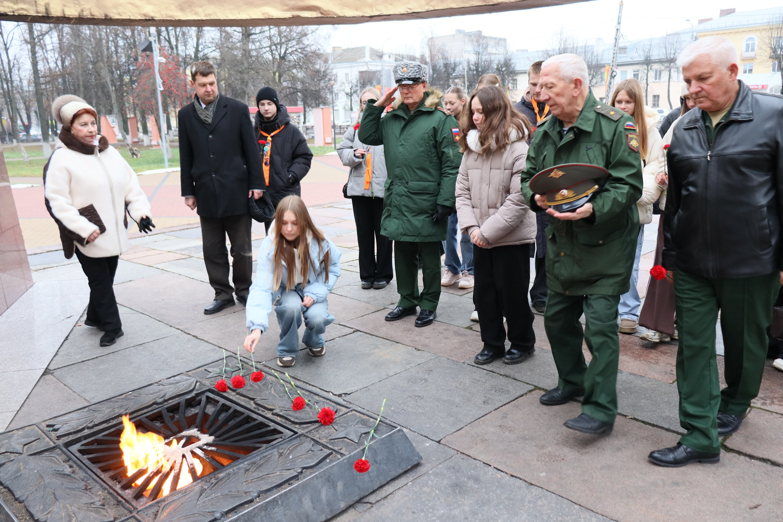 Сегодня в День воинской славы России в Ковров с визитом прибыли почетные гости: Игорь Дзис - полковник запаса, представитель Управления генеральных инспекторов Минобороны, Александр Еропов- генерал-майор запаса, руководитель... Сегодня в День воинской славы России в Ковров с визитом прибыли почетные гости: Игорь Дзис - полковник запаса, представитель Управления генеральных инспекторов Минобороны, Александр Еропов- генерал-майор запаса, руководитель...