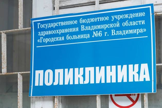 Врач-офтальмолог Дагобер Куенджин Мфабо родом из Камеруна Врач-офтальмолог Дагобер Куенджин Мфабо родом из Камеруна