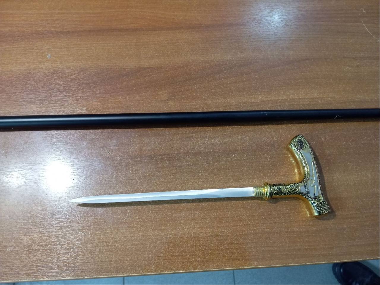 Во Владимире мужчина пытался пронести в суд металлический клинок, скрытый внутри трости Во Владимире мужчина пытался пронести в суд металлический клинок, скрытый внутри трости