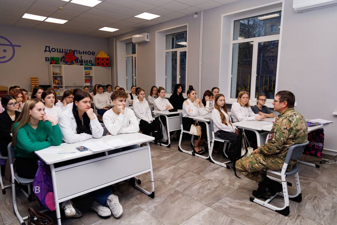 Репортаж в тему: обозреватель «ВВ» Александр Известков провел один день с социальным координатором фонда «Защитники Отечества» Юлианой Иваниной Репортаж в тему: обозреватель «ВВ» Александр Известков провел один день с социальным координатором фонда «Защитники Отечества» Юлианой Иваниной