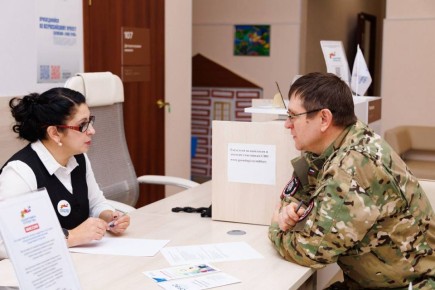 Репортаж в тему: обозреватель «ВВ» Александр Известков провел один день с социальным координатором фонда «Защитники Отечества» Юлианой Иваниной