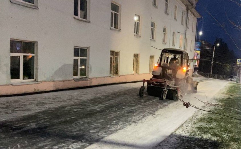 Свыше 90 сотрудников ЦУГД и 40 коммунальных машин убирают улицы Владимира Свыше 90 сотрудников ЦУГД и 40 коммунальных машин убирают улицы Владимира