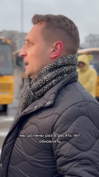 Детям — новые школьные автобусы