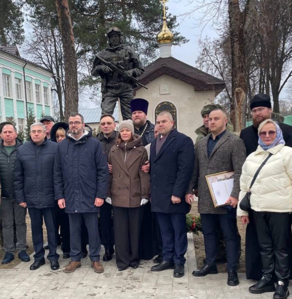 Елена Фомина: В День Героев Отечества на территории 467 ОУЦ торжественно открыли монумент участникам СВО Елена Фомина: В День Героев Отечества на территории 467 ОУЦ торжественно открыли монумент участникам СВО