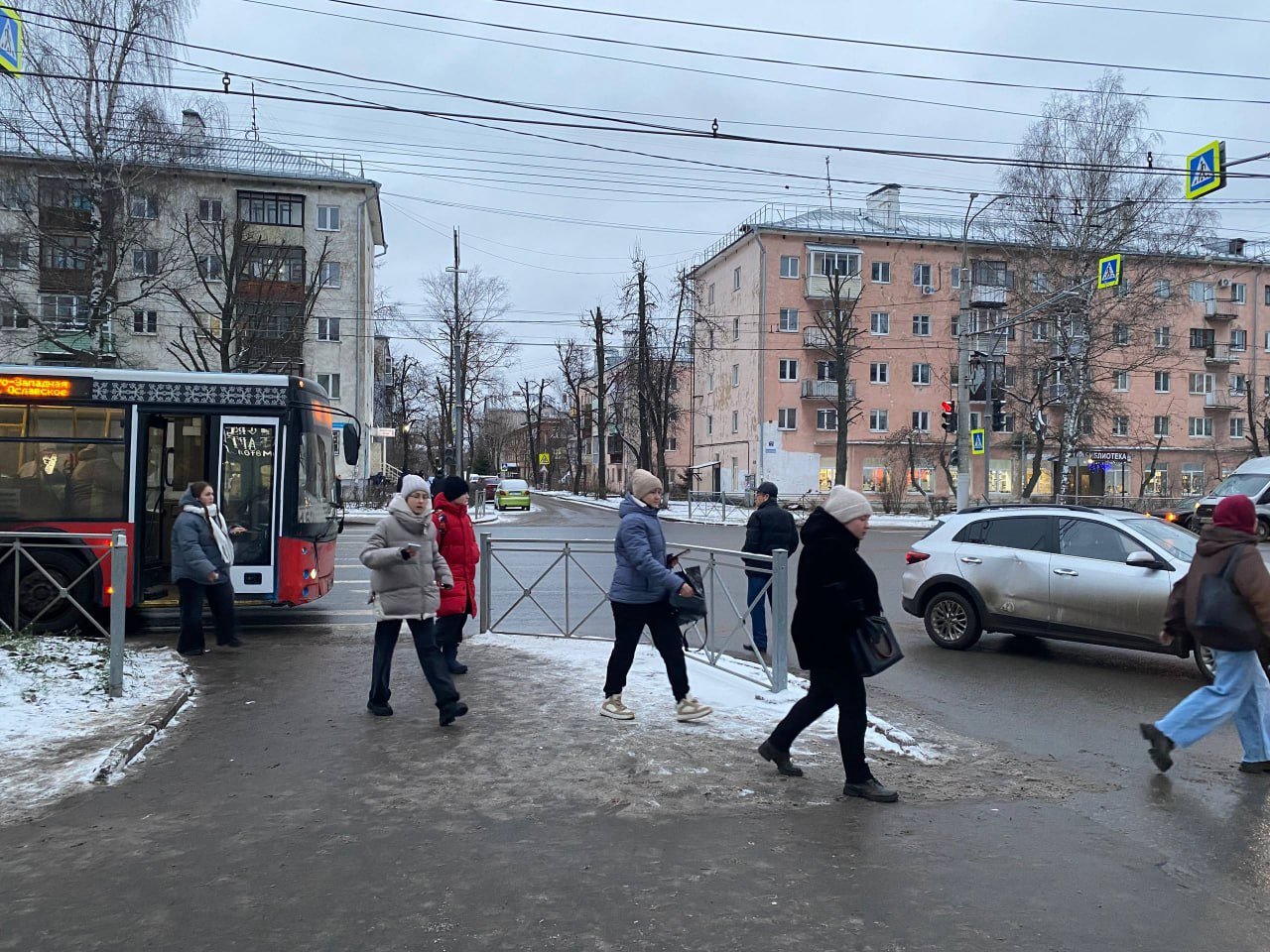 Во Владимире автобус врезался в легковушку
