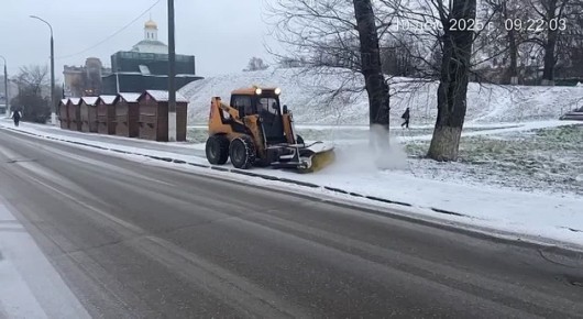 Свыше 90 сотрудников ЦУГД и 40 коммунальных машин убирают улицы Владимира