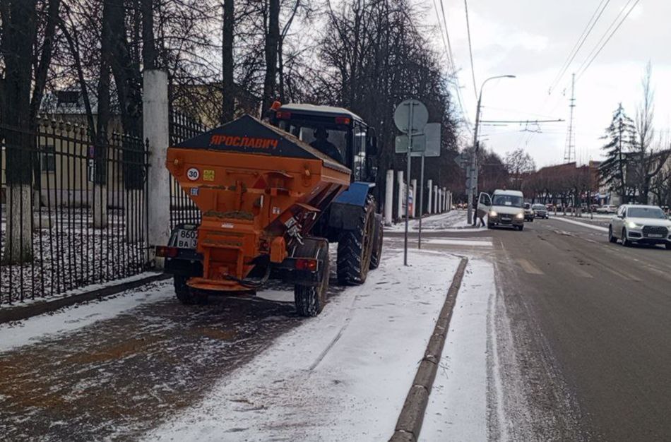 Сотрудники и техника МКУ ЦУГД продолжают работы по зимнему содержанию города Сотрудники и техника МКУ ЦУГД продолжают работы по зимнему содержанию города