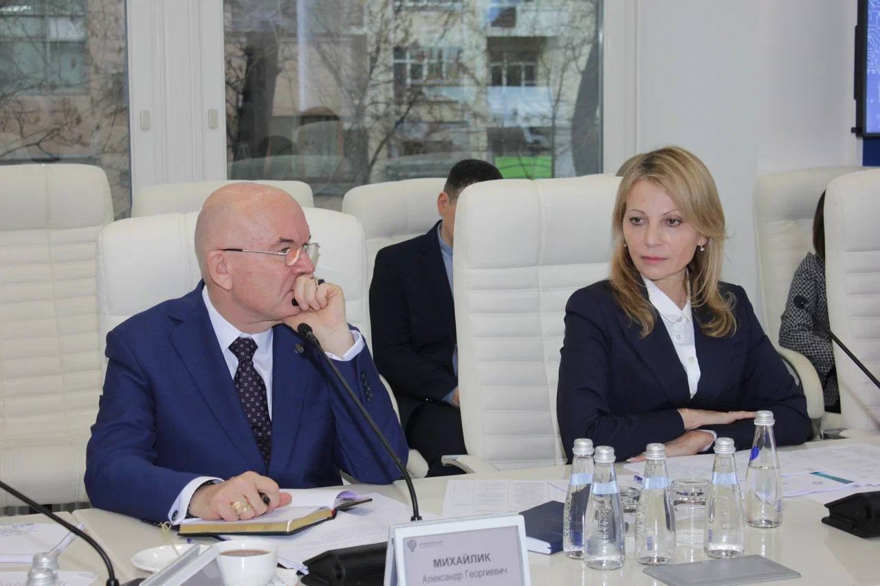 Под председательством Руководителя Казначейства России Романа Артюхина состоялось итоговое в 2025 году заседание Совета по организации внешнего контроля деятельности аудиторских организаций Под председательством Руководителя Казначейства России Романа Артюхина состоялось итоговое в 2025 году заседание Совета по организации внешнего контроля деятельности аудиторских организаций